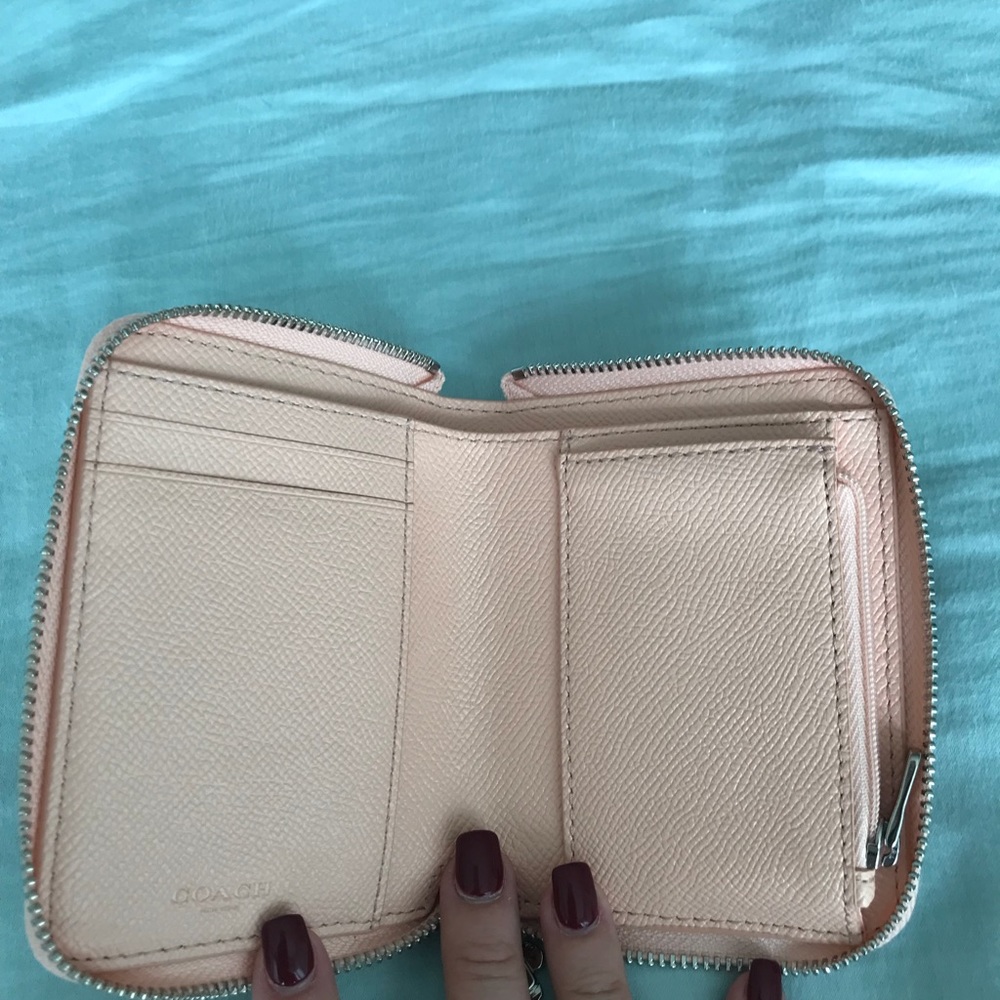 Coach Daisy Zip Wallet - Picture 4 of 4